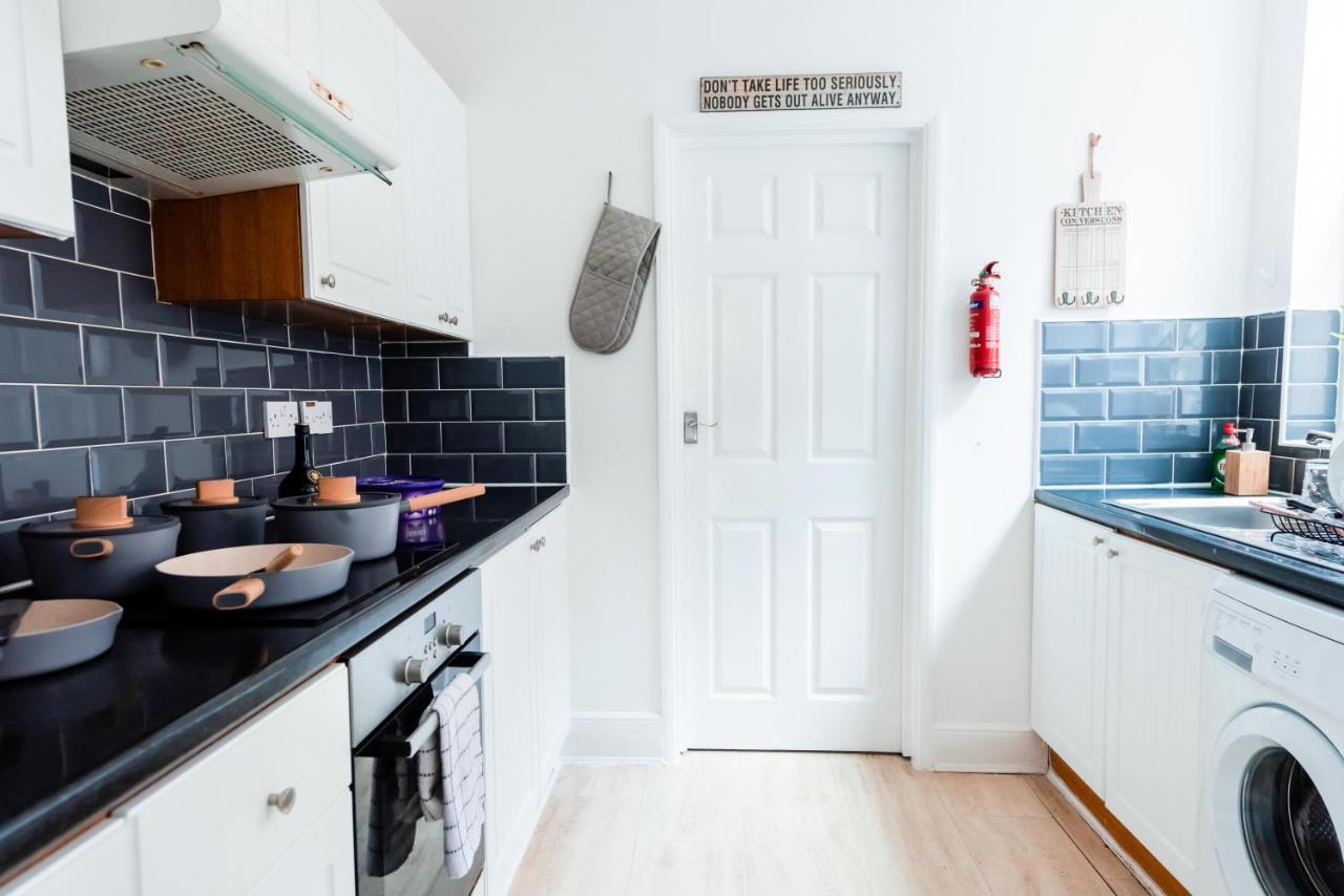 The Private Villa, Northampton Centre, 9 Beds, 5 Bedrooms, Sleeps 12 Exterior photo