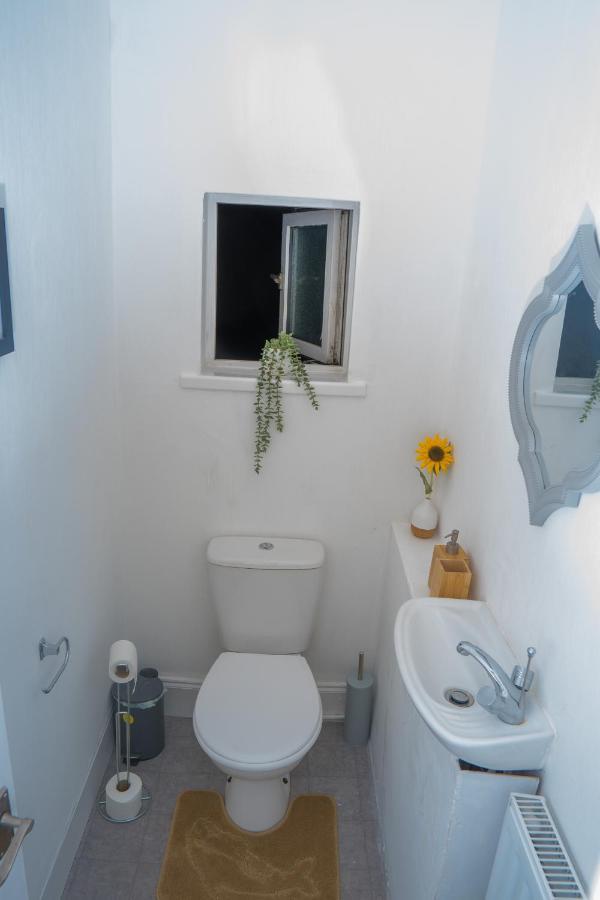The Private Villa, Northampton Centre, 9 Beds, 5 Bedrooms, Sleeps 12 Exterior photo