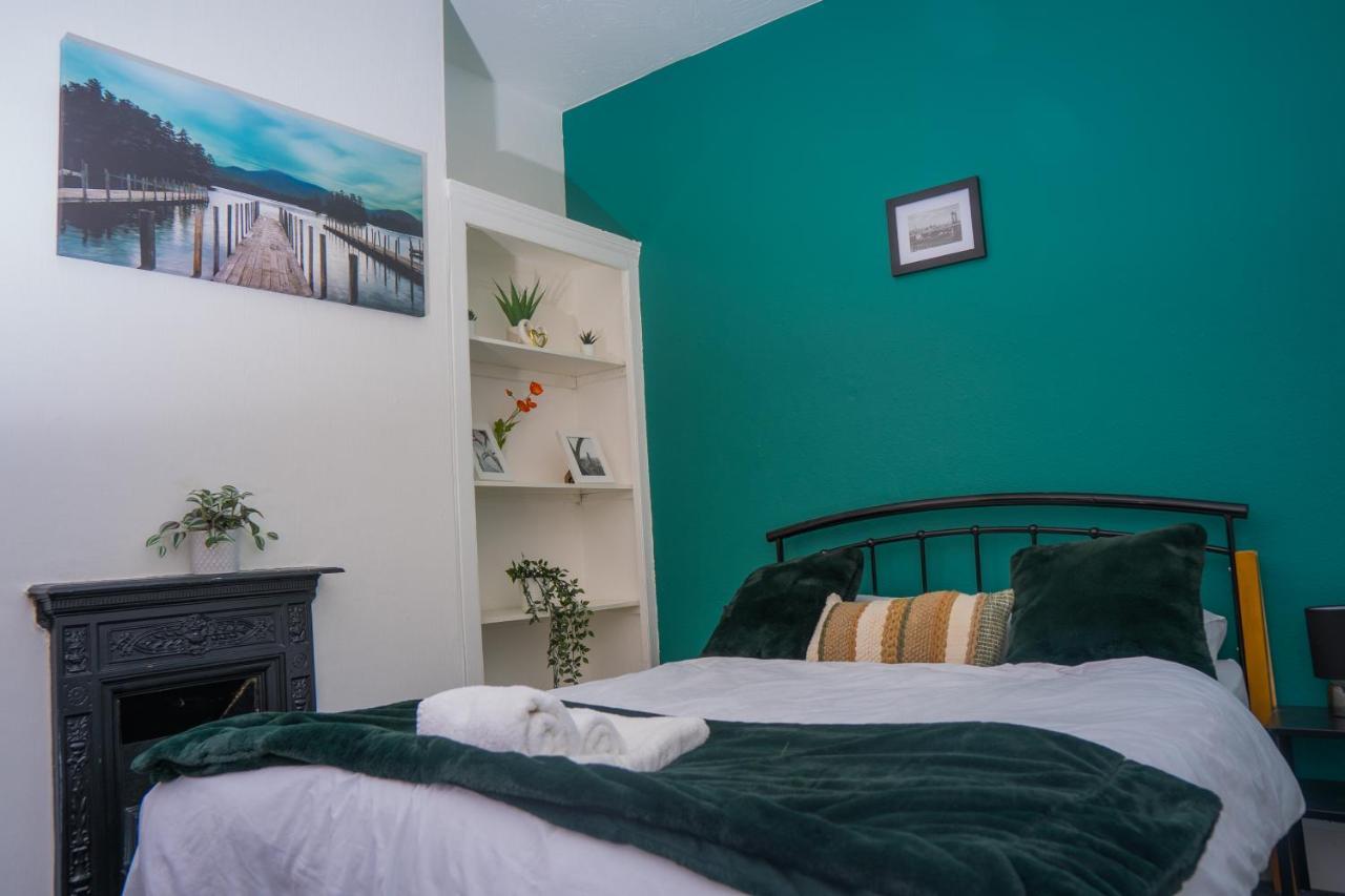 The Private Villa, Northampton Centre, 9 Beds, 5 Bedrooms, Sleeps 12 Exterior photo
