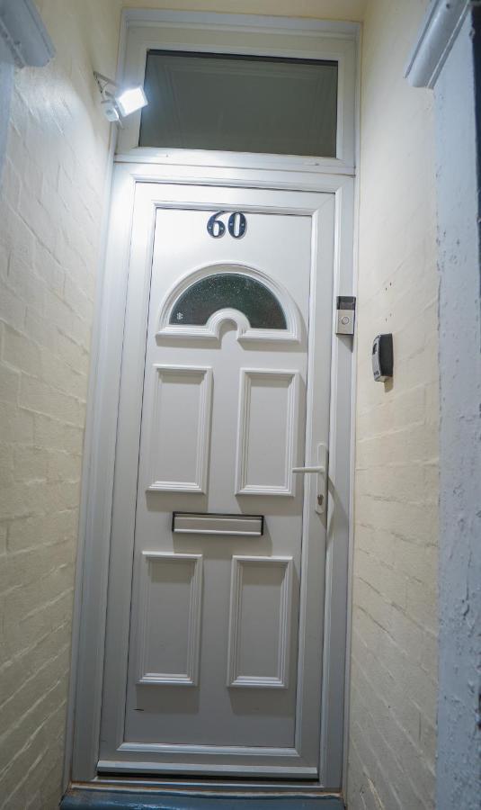 The Private Villa, Northampton Centre, 9 Beds, 5 Bedrooms, Sleeps 12 Exterior photo