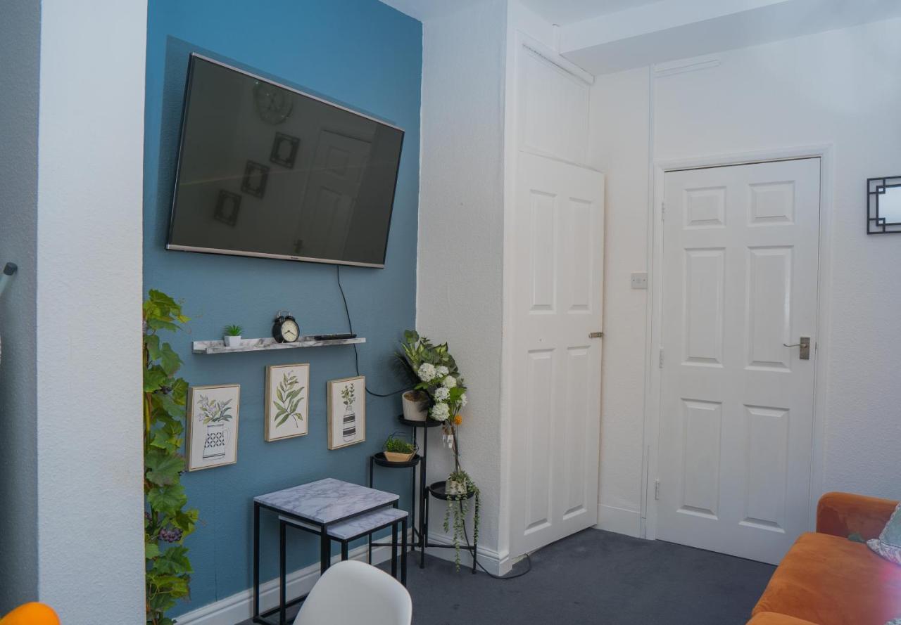The Private Villa, Northampton Centre, 9 Beds, 5 Bedrooms, Sleeps 12 Exterior photo