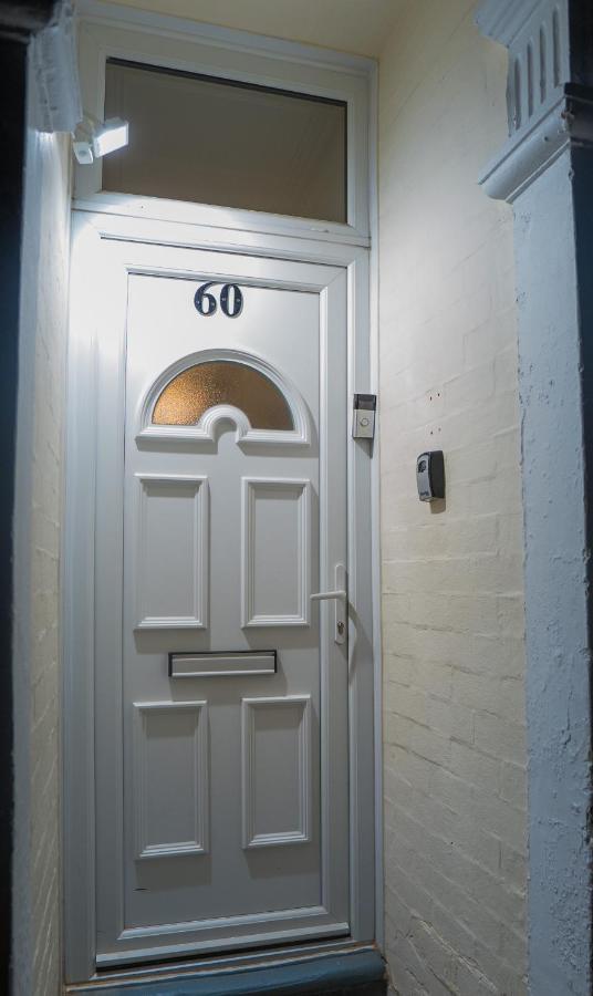 The Private Villa, Northampton Centre, 9 Beds, 5 Bedrooms, Sleeps 12 Exterior photo